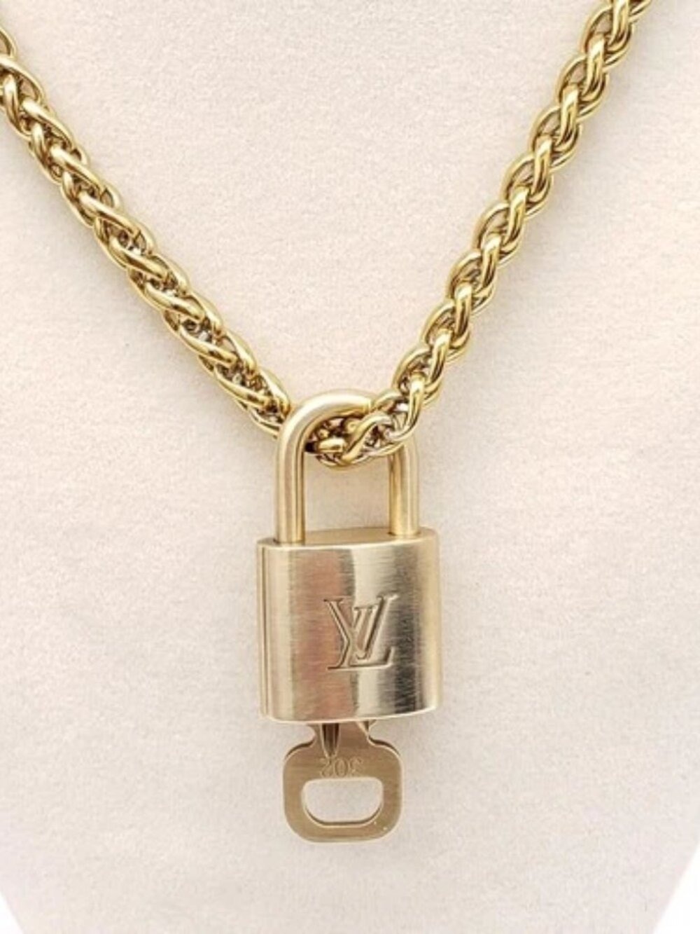 Stainless Steel Gold-Plated Necklace with Authentic Louis Vuitton Padlock - Picture 4 of 7